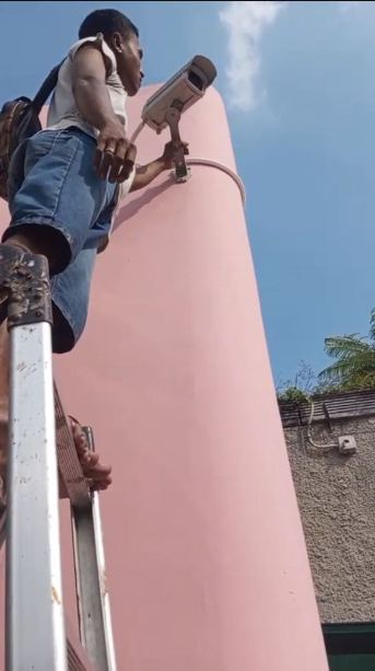 Dokumentasi pemasangan kamera CCTV luar